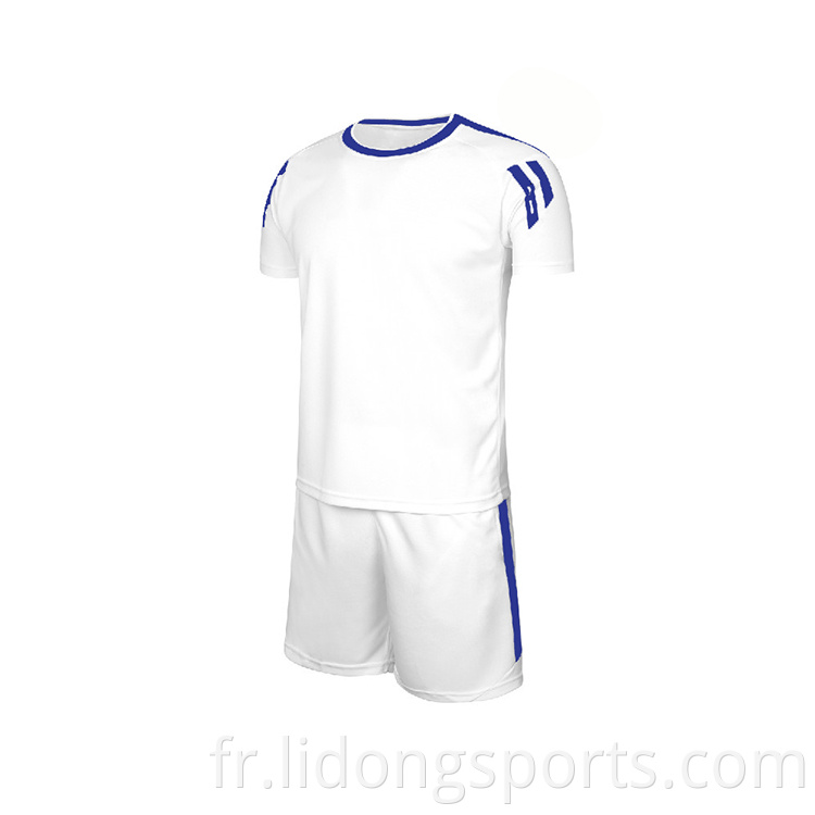 Équipe de football la meilleure vendeuse Portez un maillot de football OEM Uniforms de football bon marché Nouveau modèle fabriqué en Chine